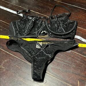 SHEIN Black Lace Bra Set